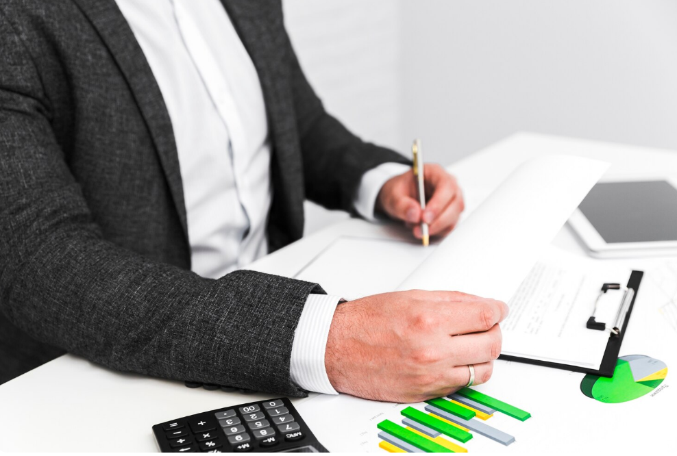 نقش حسابداری در تصمیم‌گیری‌های مالی مدیران